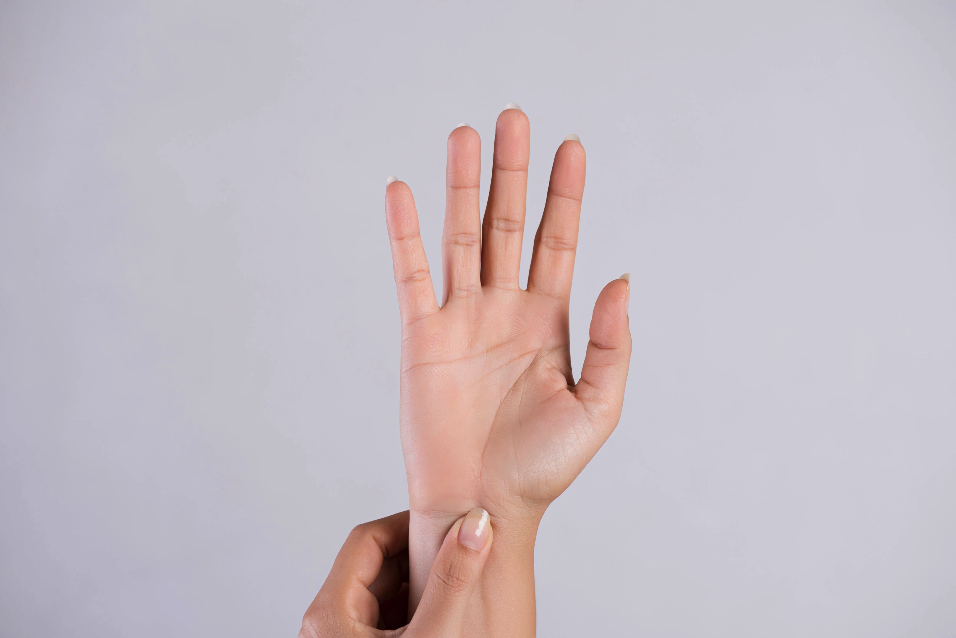 Geöffnete Hand mit ausgestreckten Fingern